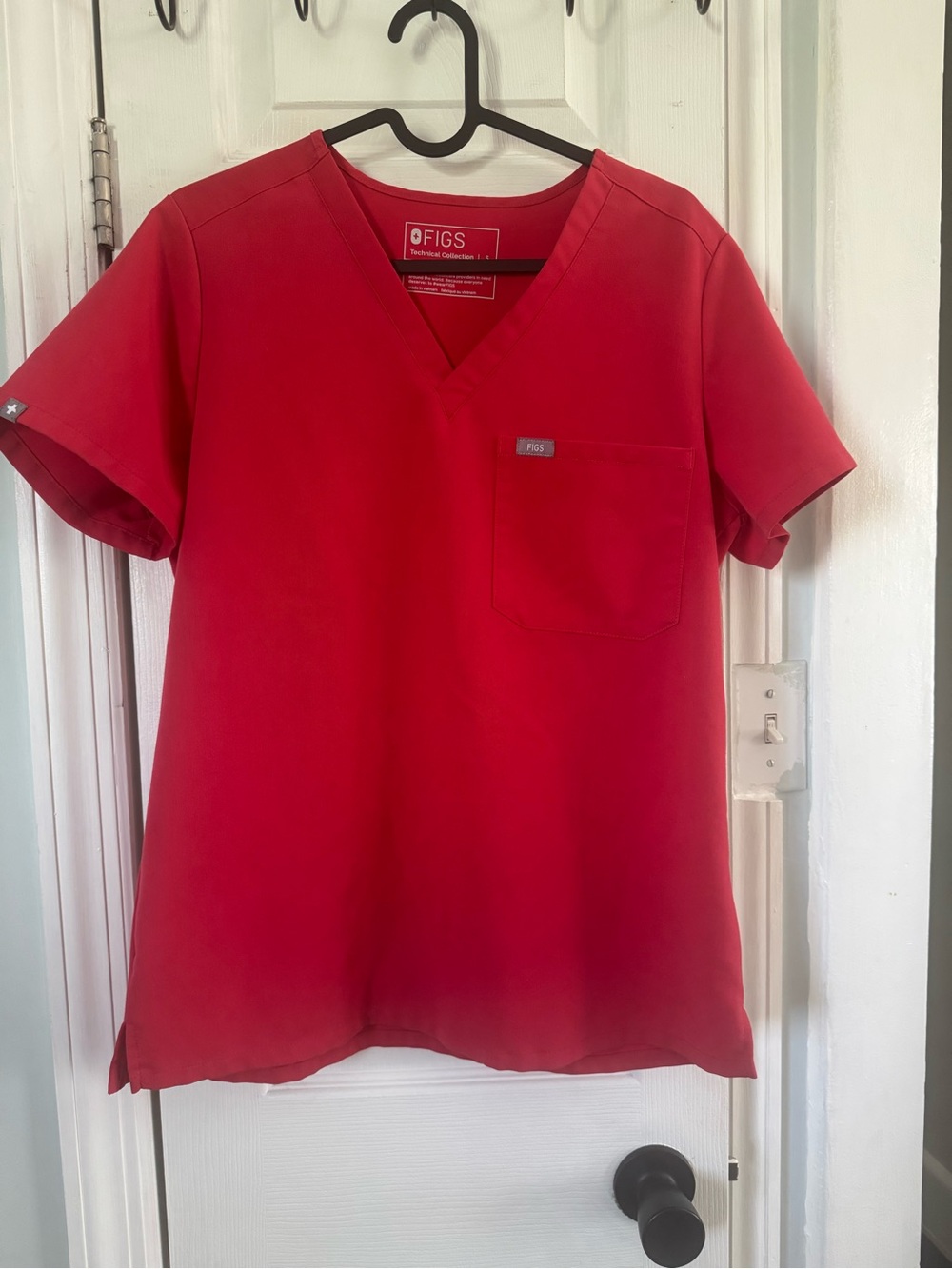 FIGS set V-Neck Scrub Top and jogger pants set in small Neon red